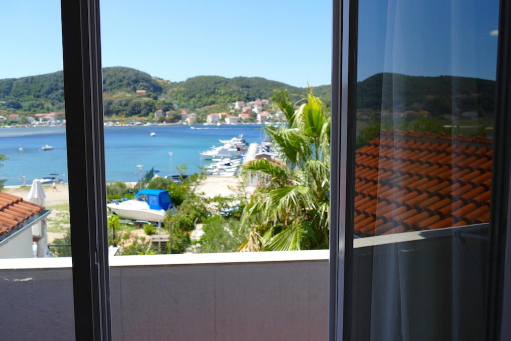 B&B Garni Toni Supetarska Draga Ruang foto